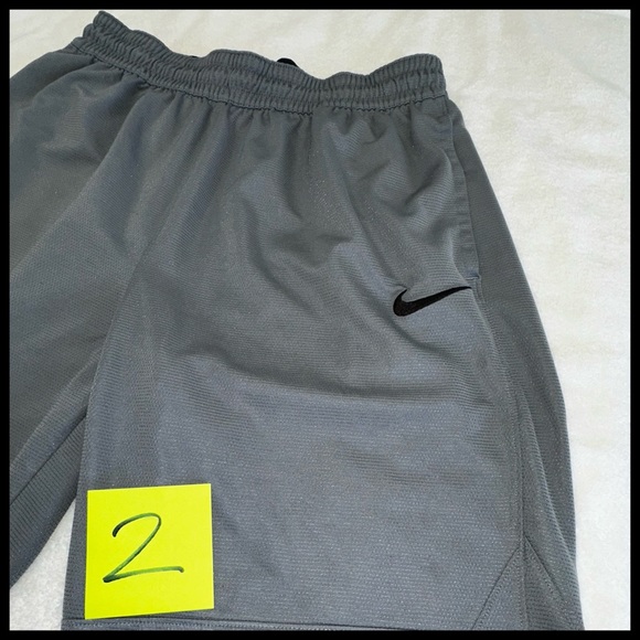 Nike DriFit 🏋🏻‍♀️🥏🏀🏈🏐Mens Shorts XL Grey with 2 pockets and drawstring waist. 👌🏼 - Picture 4 of 16